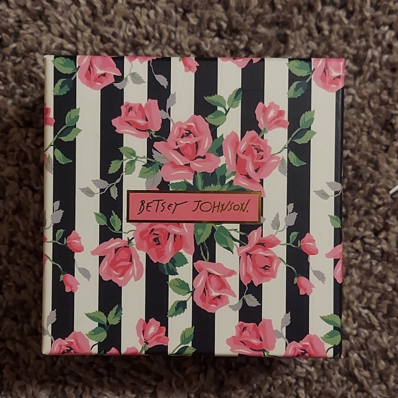 Lock and Key Earrings - Picture 4 of 5